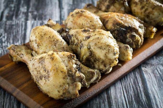 https://www.dishingdelish.com/wp-content/uploads/2015/04/garlic-herb-chicken-drumsticks-4.jpg