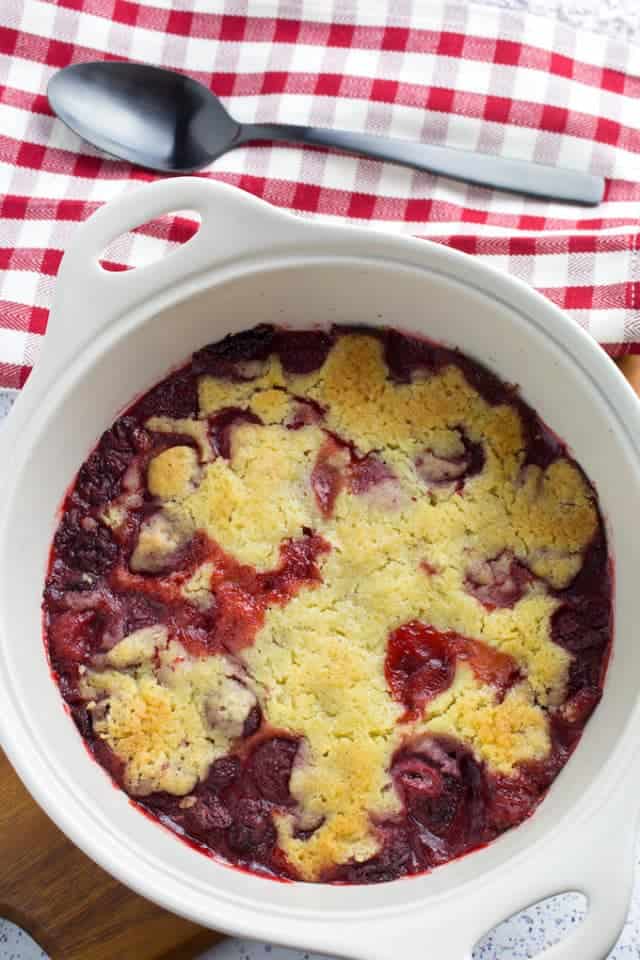 Easy Strawberry Cobbler Recipe Gluten Free • Dishing Delish 5964